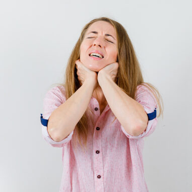 Girl facing TMJ disorder required detnal treatment at Hamilton
