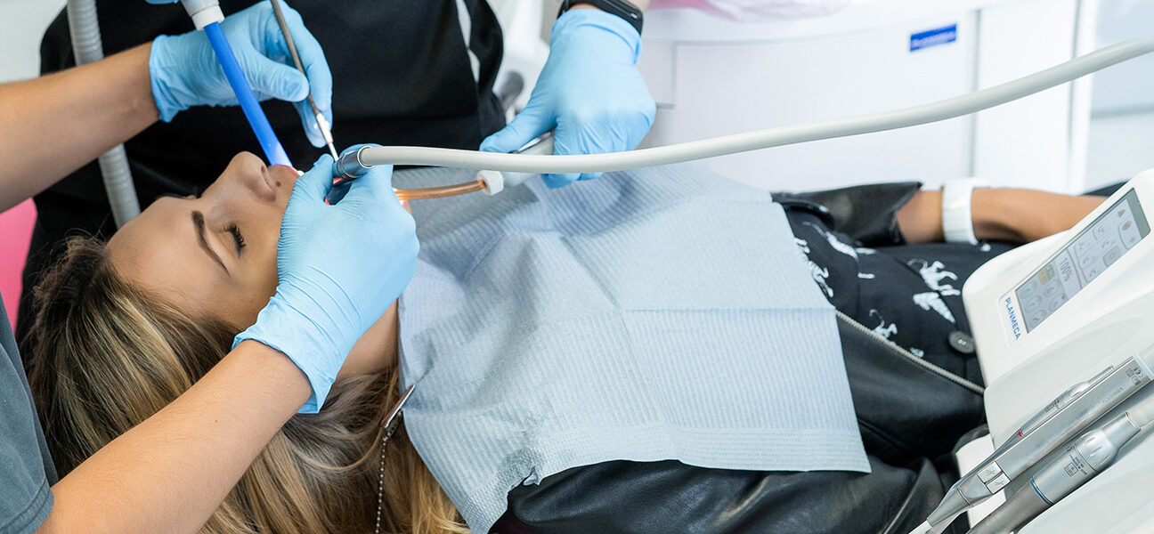 What hurts more tooth extraction or implant?