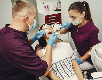 The Benefits of Visiting a Dentist Who Offers Multiple Specialties 
