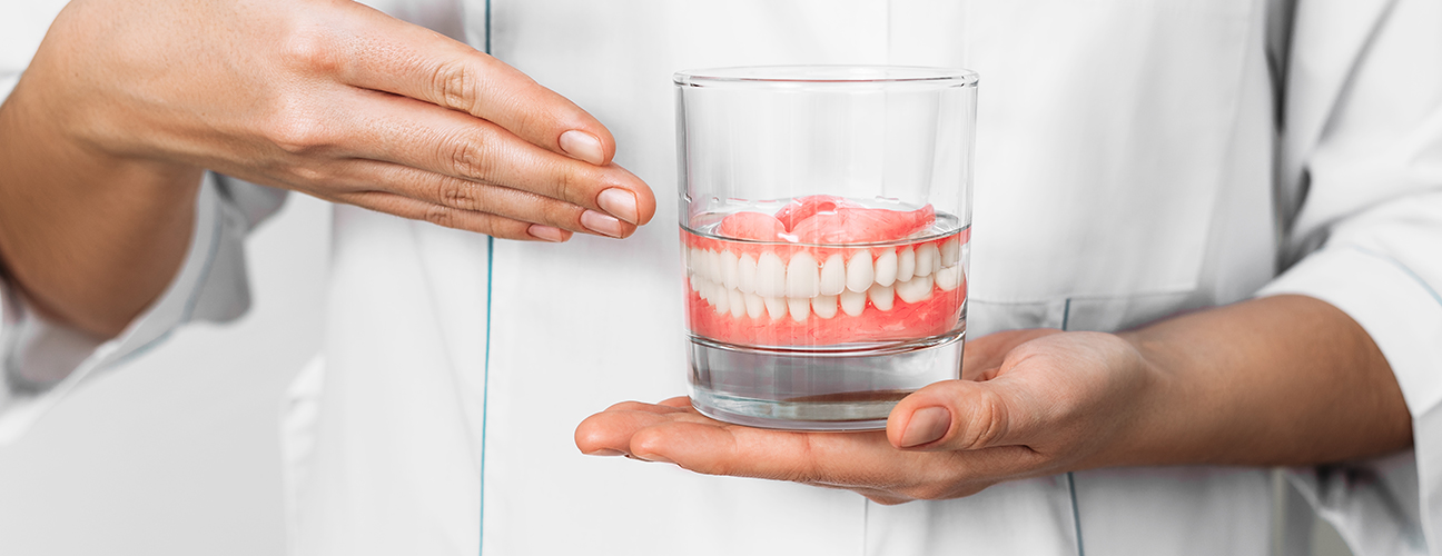 11 Easy Steps for How to Clean Dentures