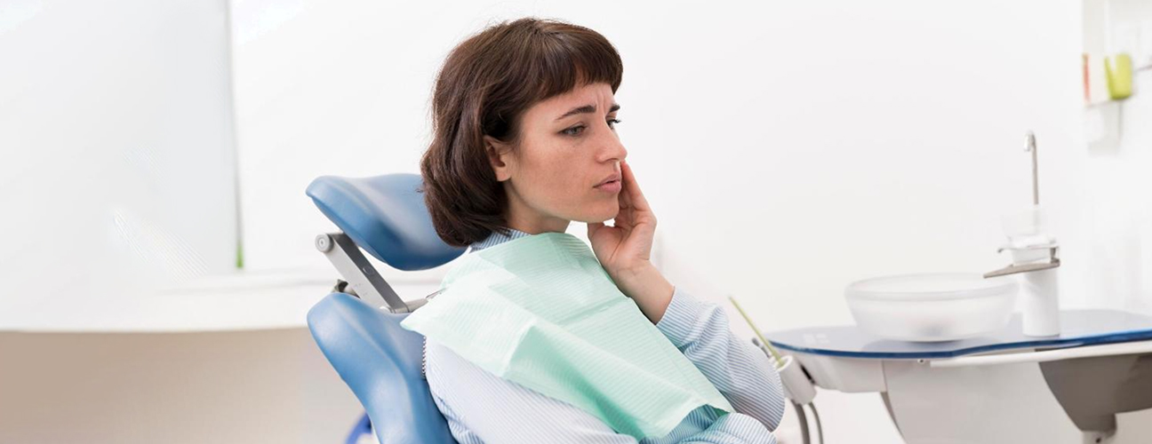 Jaw Pain After Tooth Extraction: 4 Major Causes & Their Treatments